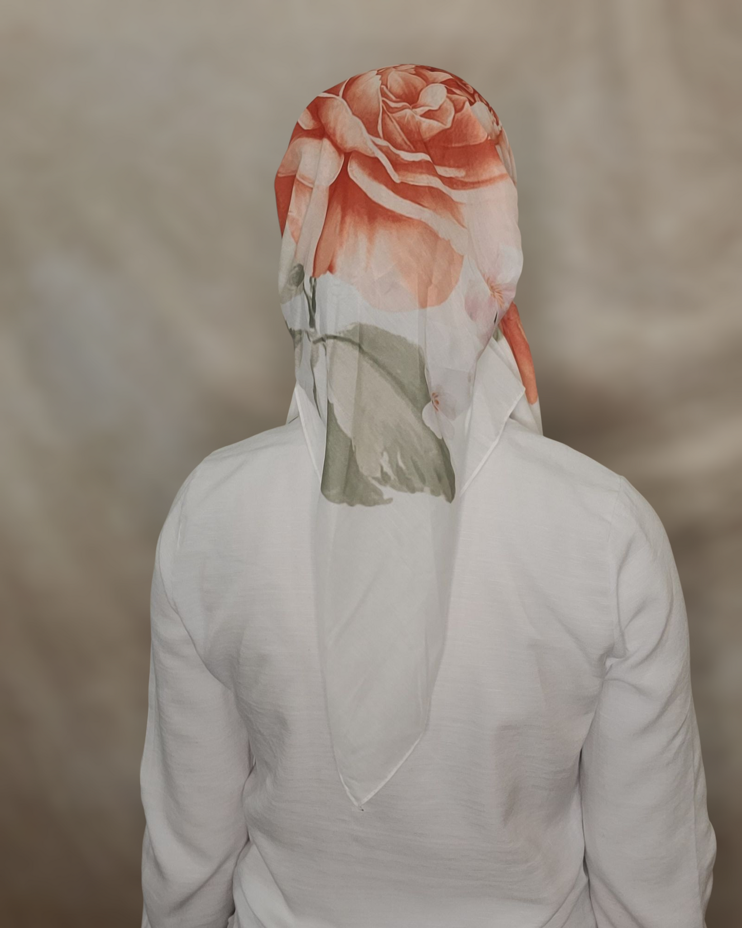 Pretty Peony Triangle Scarf With Grip - Keter Hayofi Mitpachot