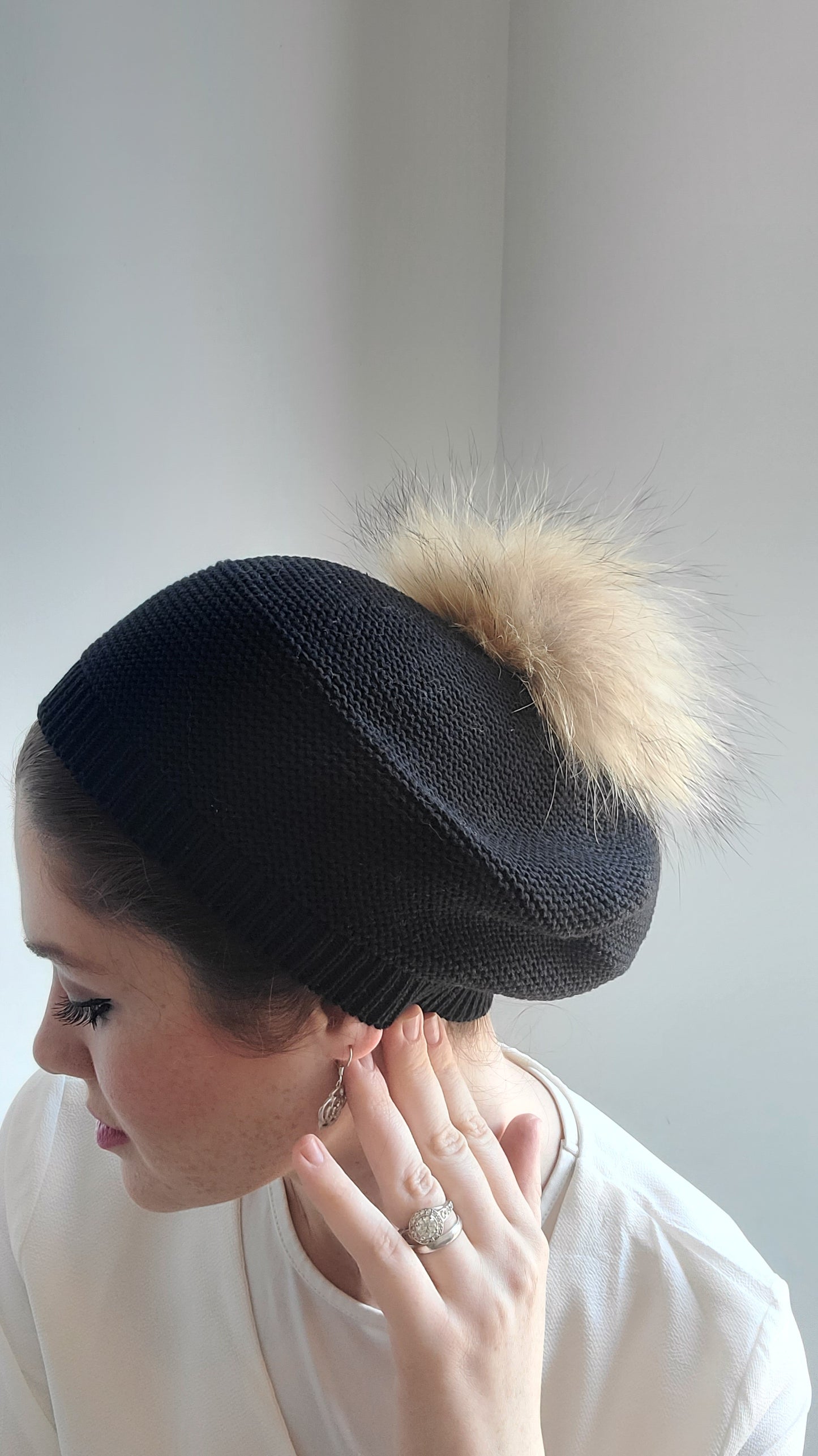 Fully Cotton Beret with Pom Pom - Keter Hayofi Mitpachot