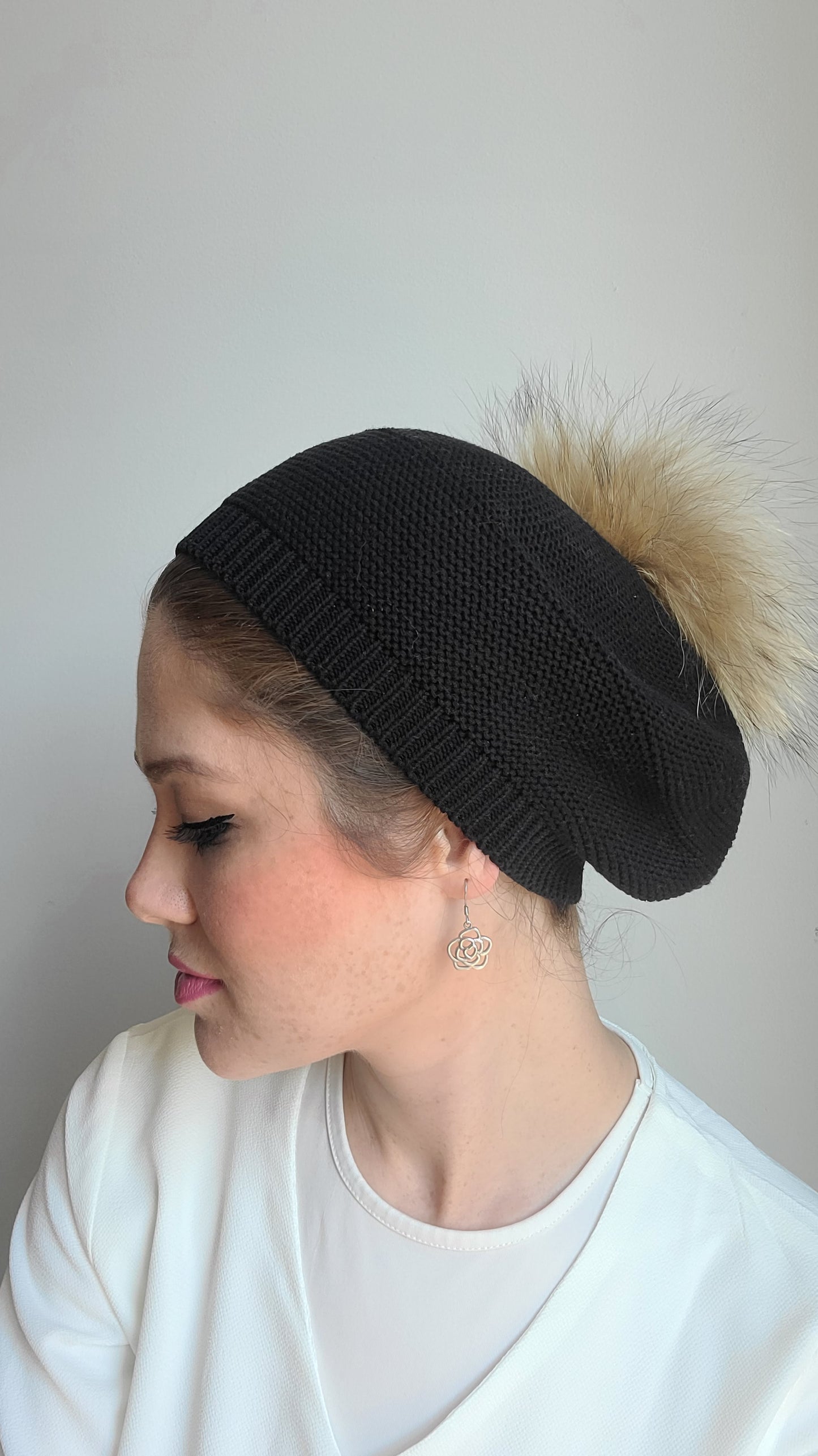 Fully Cotton Beret with Pom Pom - Keter Hayofi Mitpachot