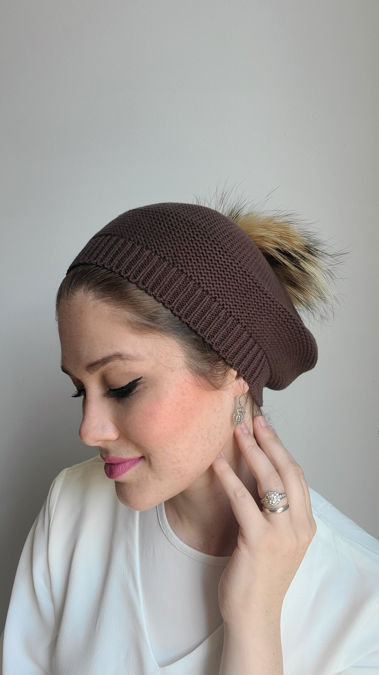 Fully Cotton Beret with Pom Pom - Keter Hayofi Mitpachot