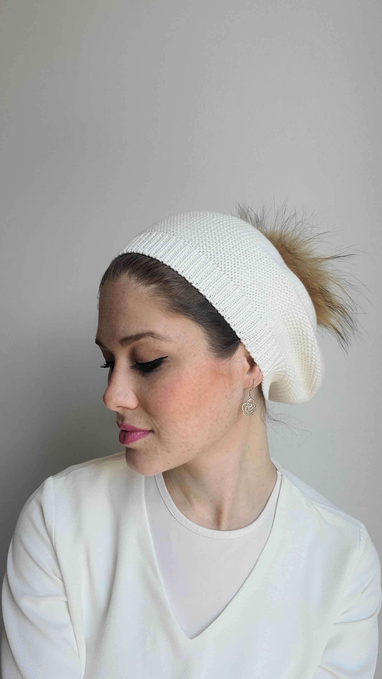 Fully Cotton Beret with Pom Pom - Keter Hayofi Mitpachot