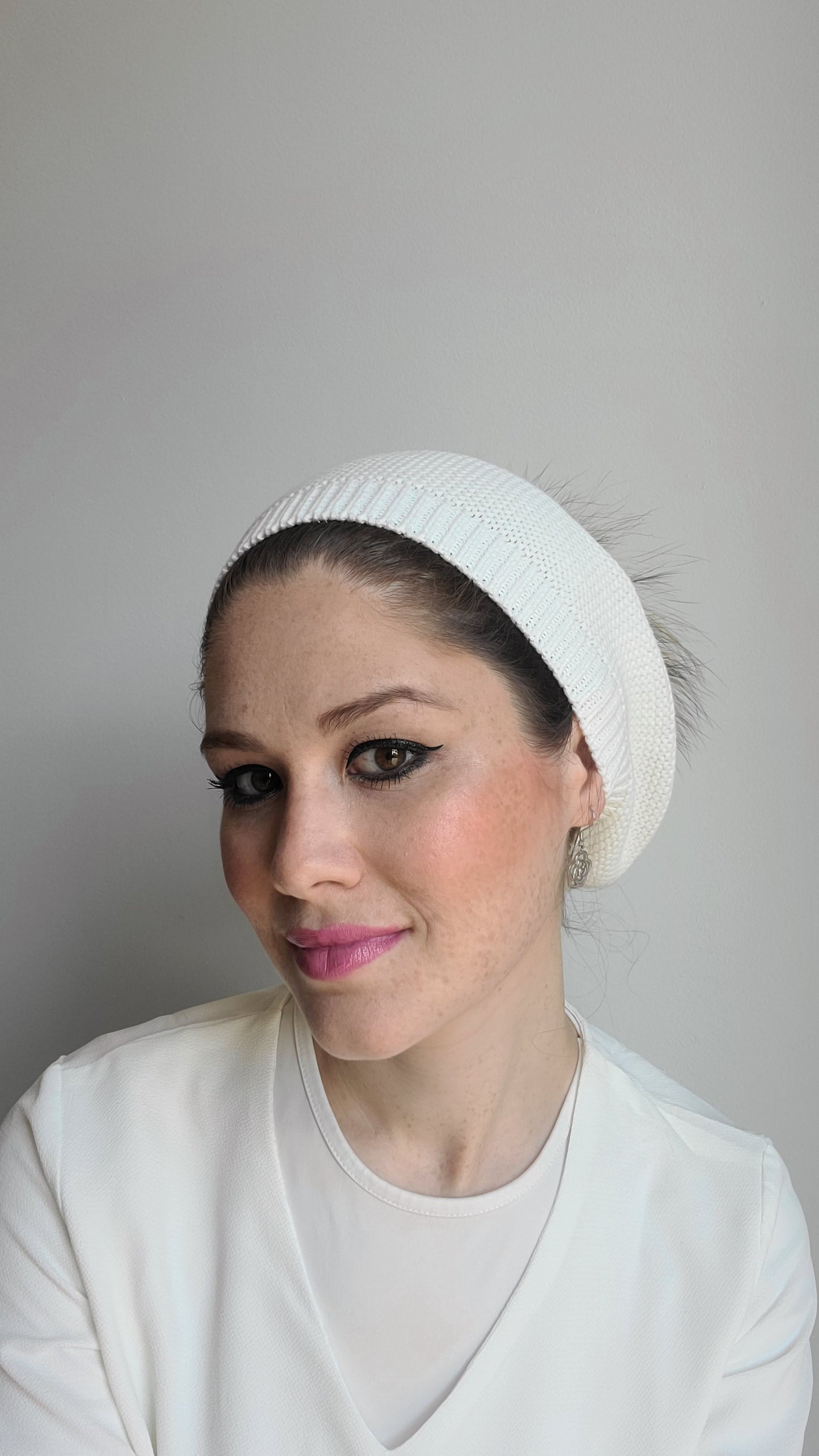 Fully Cotton Beret with Pom Pom - Keter Hayofi Mitpachot