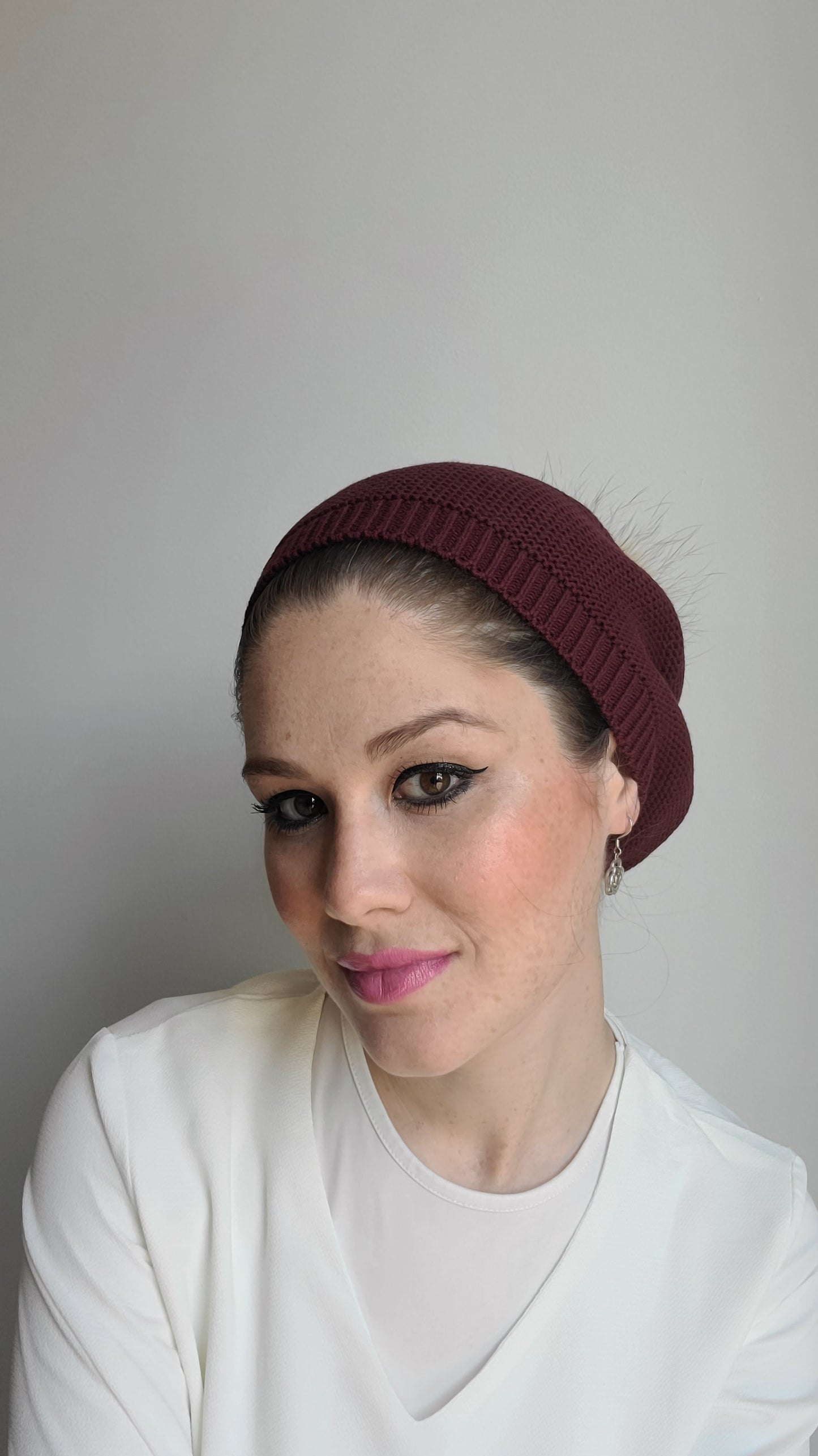 Fully Cotton Beret with Pom Pom - Keter Hayofi Mitpachot