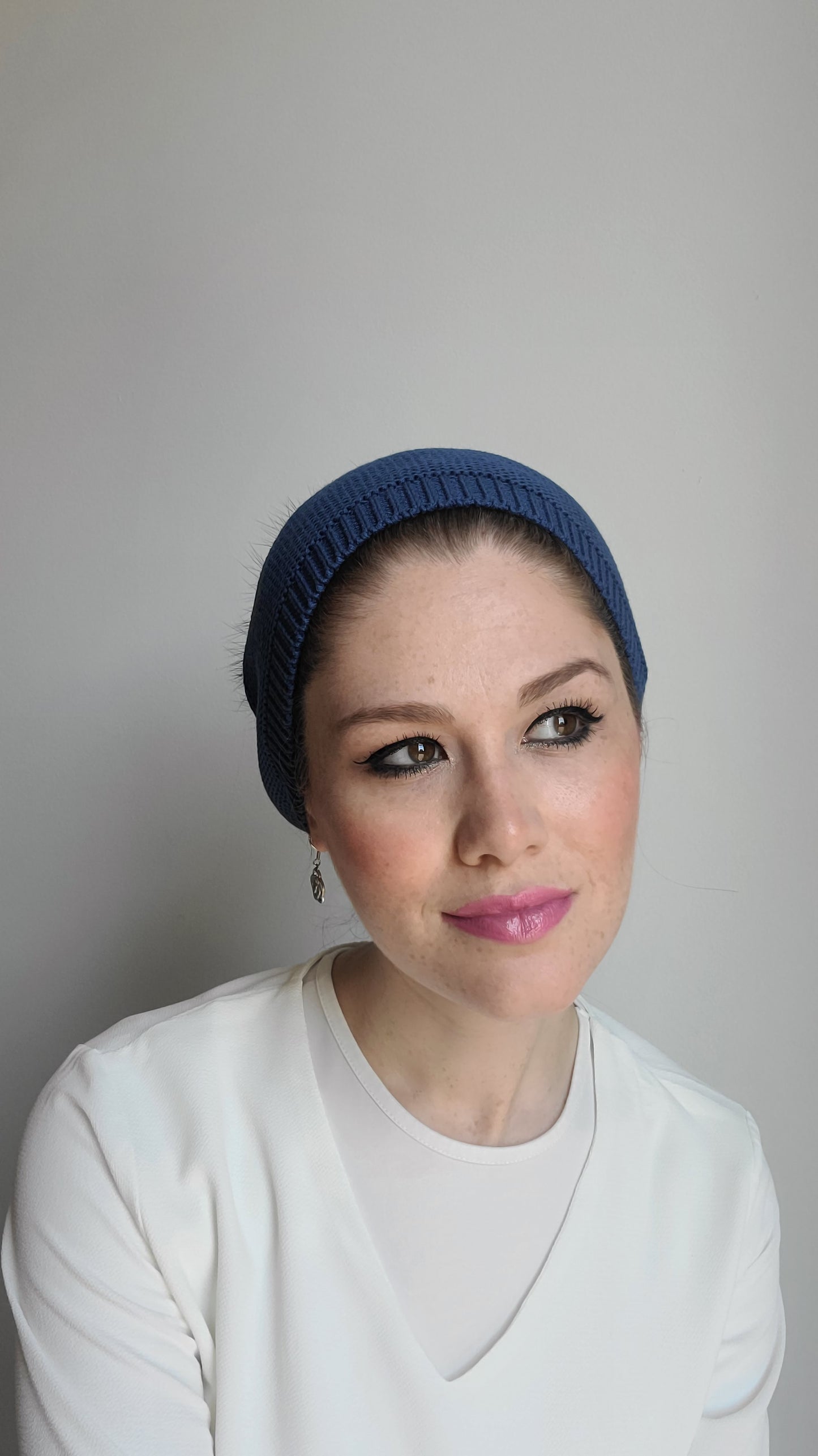 Fully Cotton Beret with Pom Pom - Keter Hayofi Mitpachot