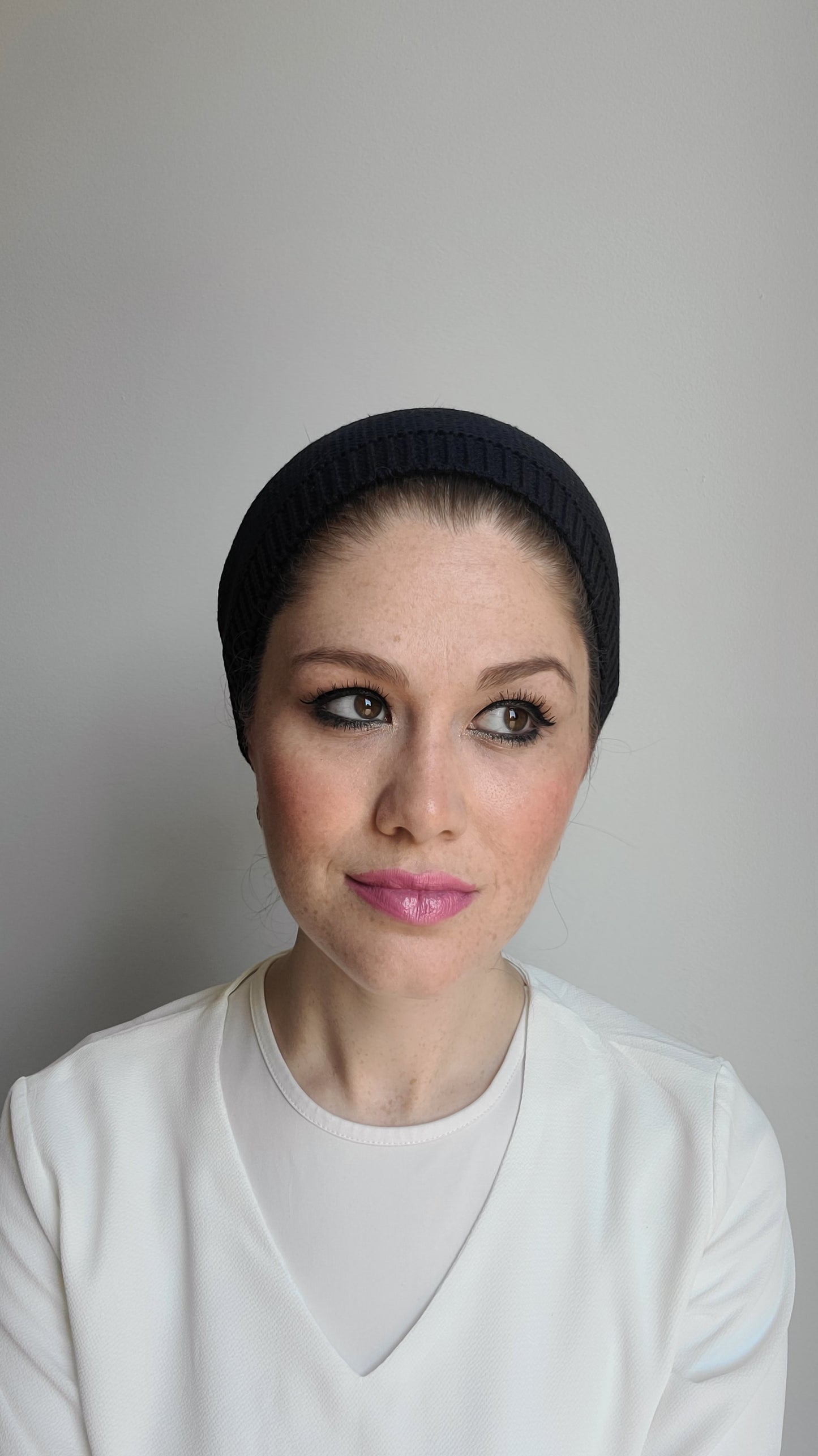 Fully Cotton Beret with Pom Pom - Keter Hayofi Mitpachot