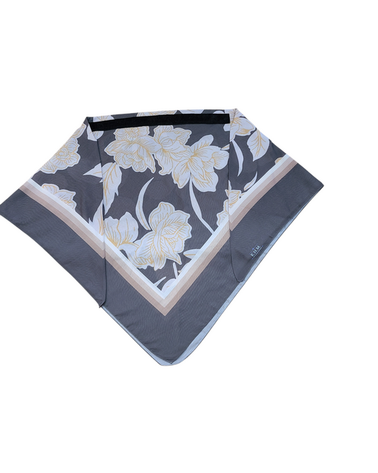 Sable Horizon Triangle Scarf With Grip