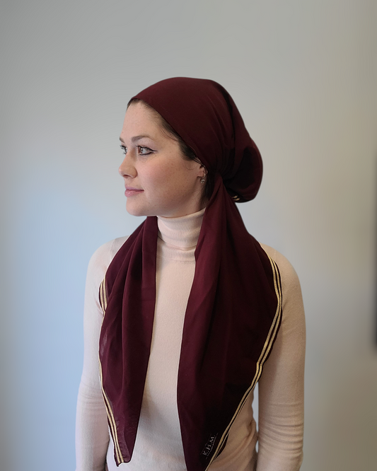 Solid Pretied Scarf With Gold Trimming - Keter Hayofi Mitpachot