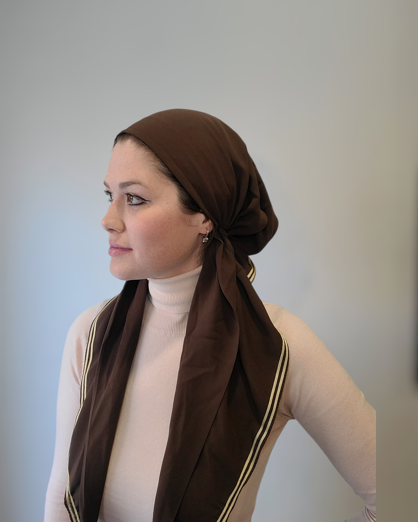 Solid Pretied Scarf With Gold Trimming - Keter Hayofi Mitpachot