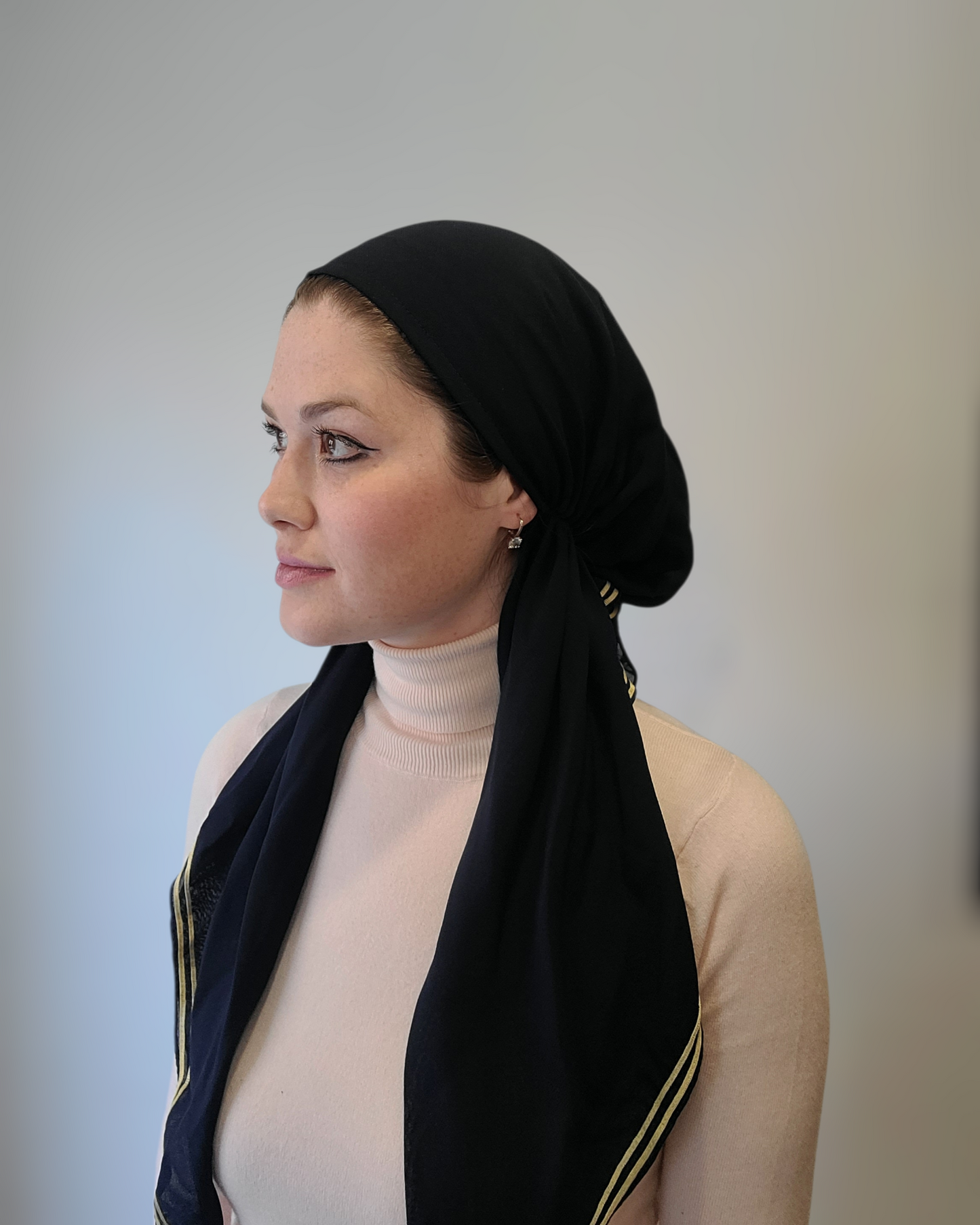 Solid Pretied Scarf With Gold Trimming - Keter Hayofi Mitpachot