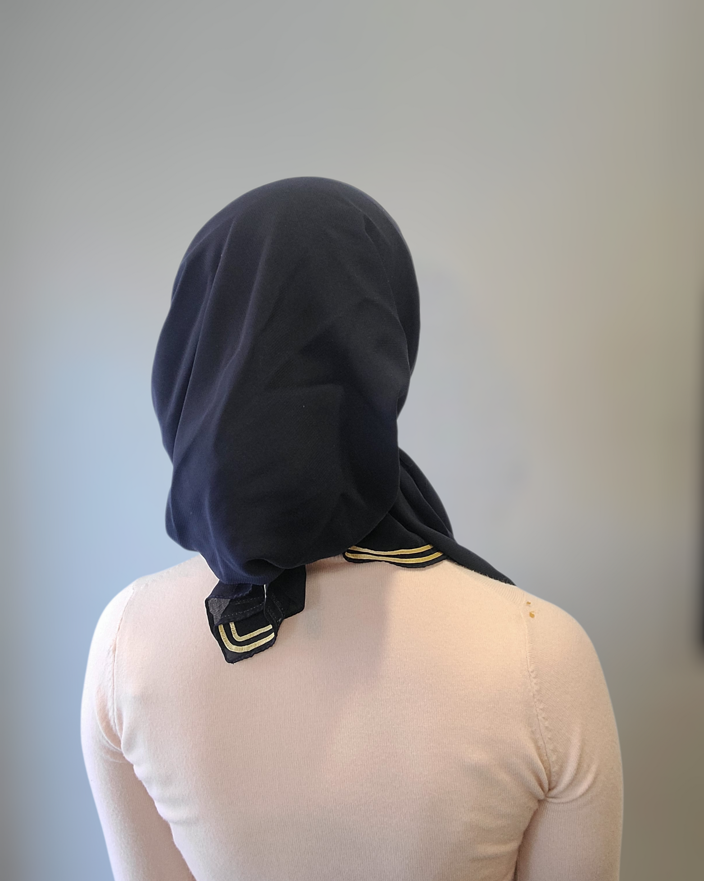 Solid Pretied Scarf With Gold Trimming - Keter Hayofi Mitpachot