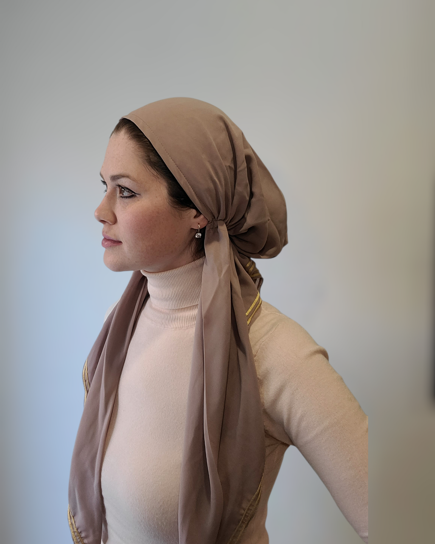 Solid Pretied Scarf With Gold Trimming - Keter Hayofi Mitpachot