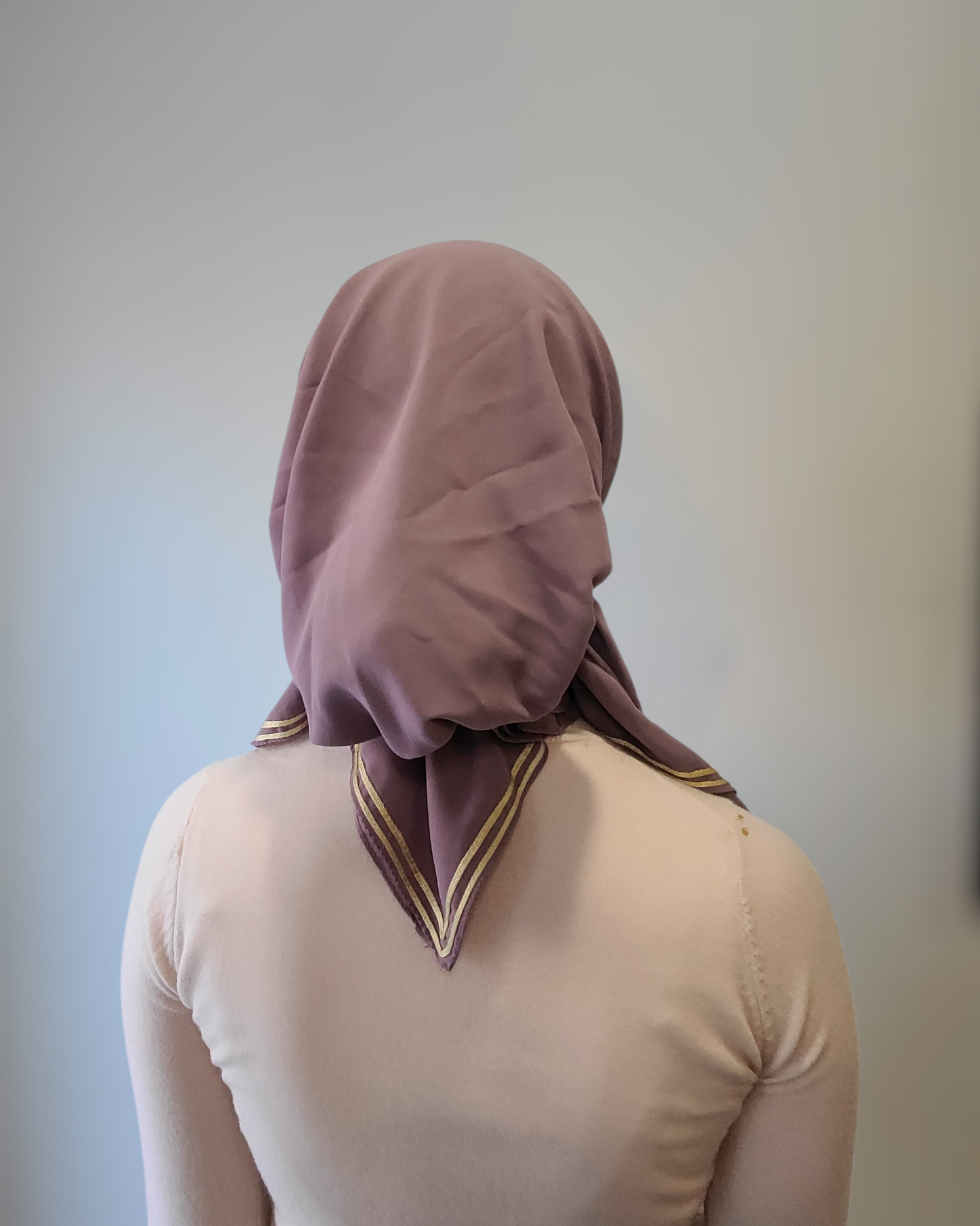 Solid Pretied Scarf With Gold Trimming - Keter Hayofi Mitpachot