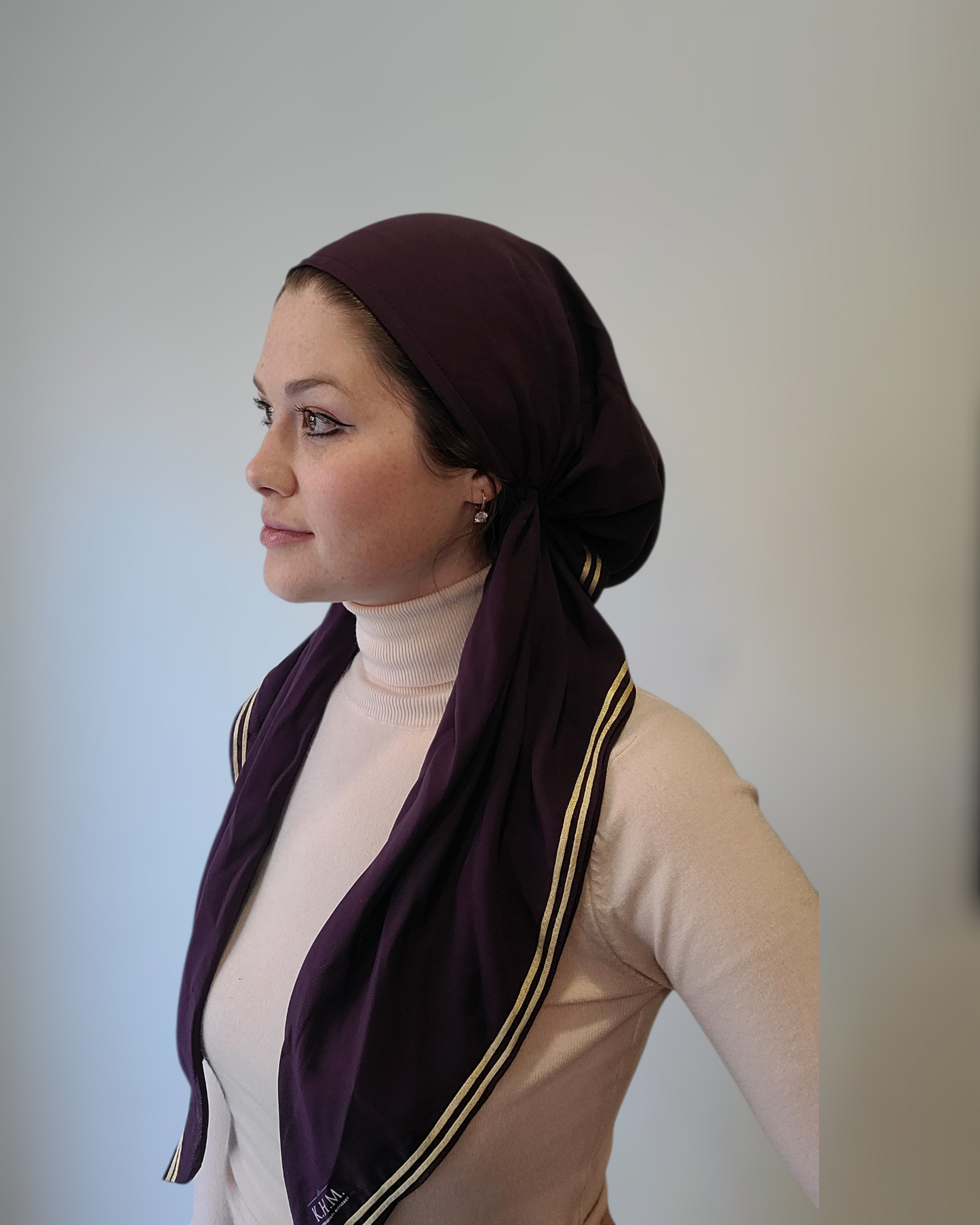 Solid Pretied Scarf With Gold Trimming - Keter Hayofi Mitpachot