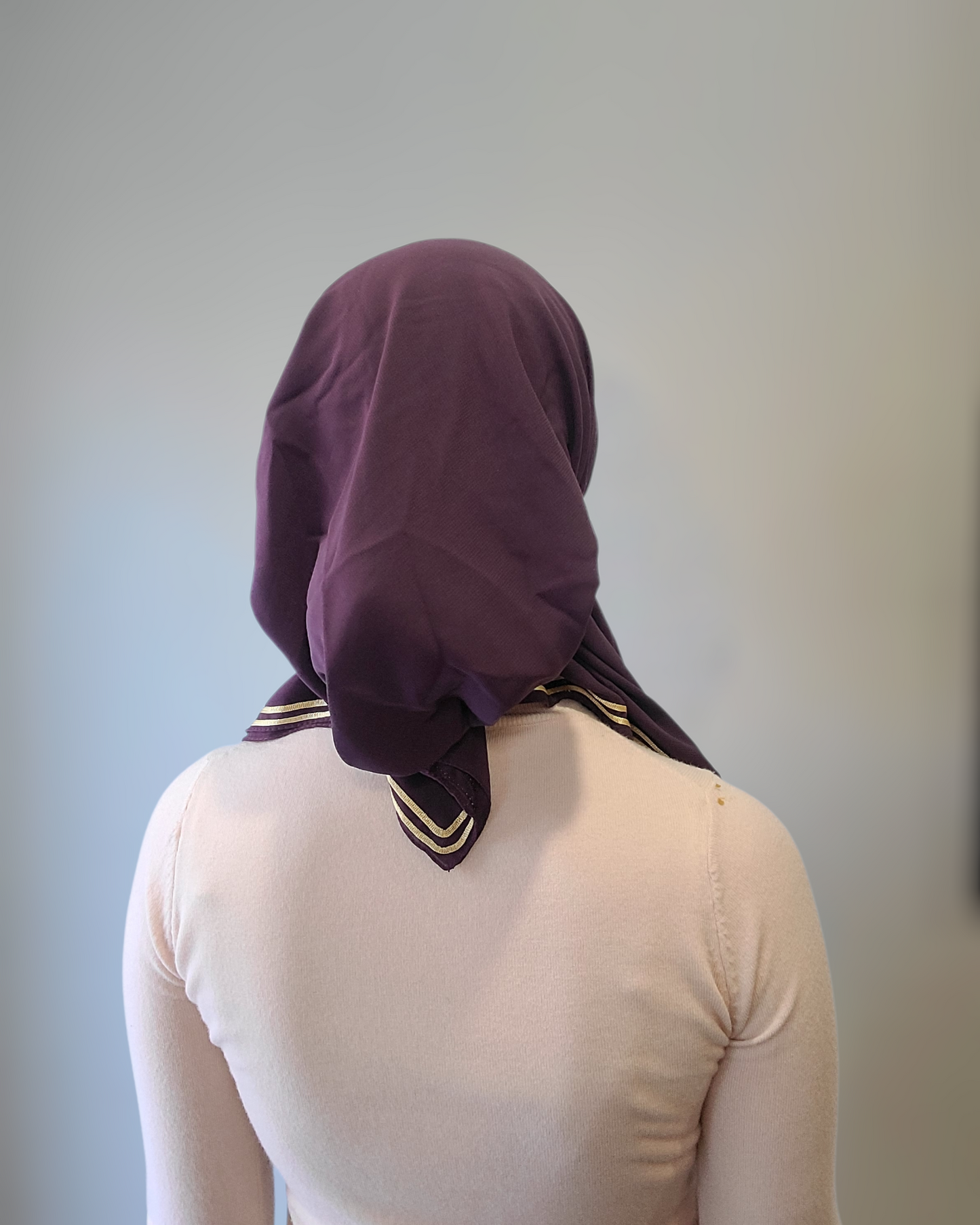 Solid Pretied Scarf With Gold Trimming - Keter Hayofi Mitpachot