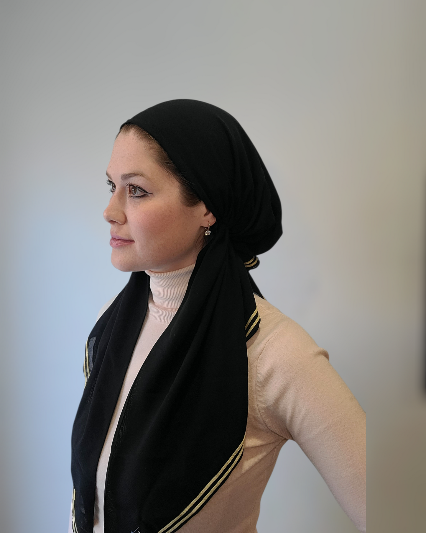 Solid Pretied Scarf With Gold Trimming - Keter Hayofi Mitpachot