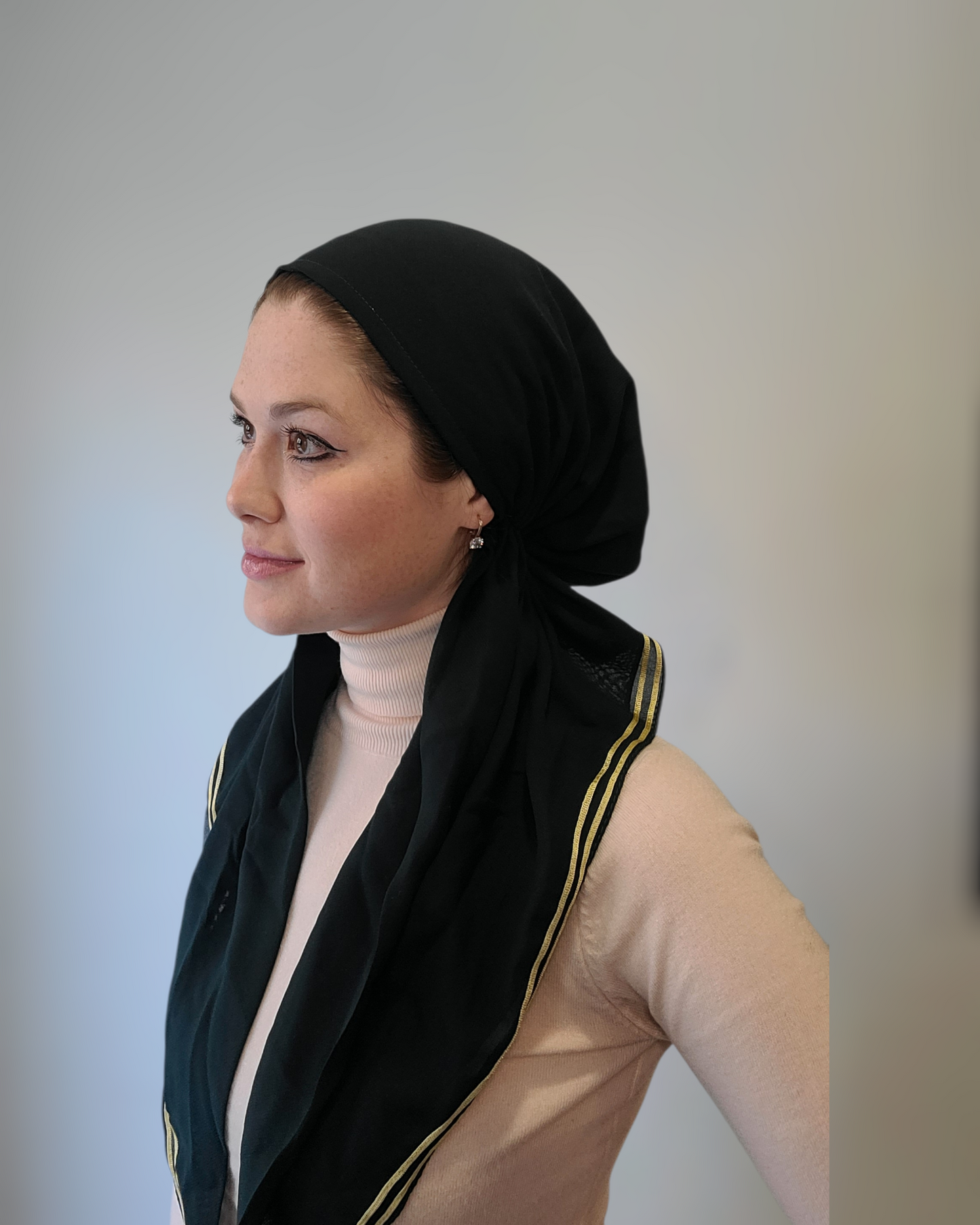 Solid Pretied Scarf With Gold Trimming - Keter Hayofi Mitpachot