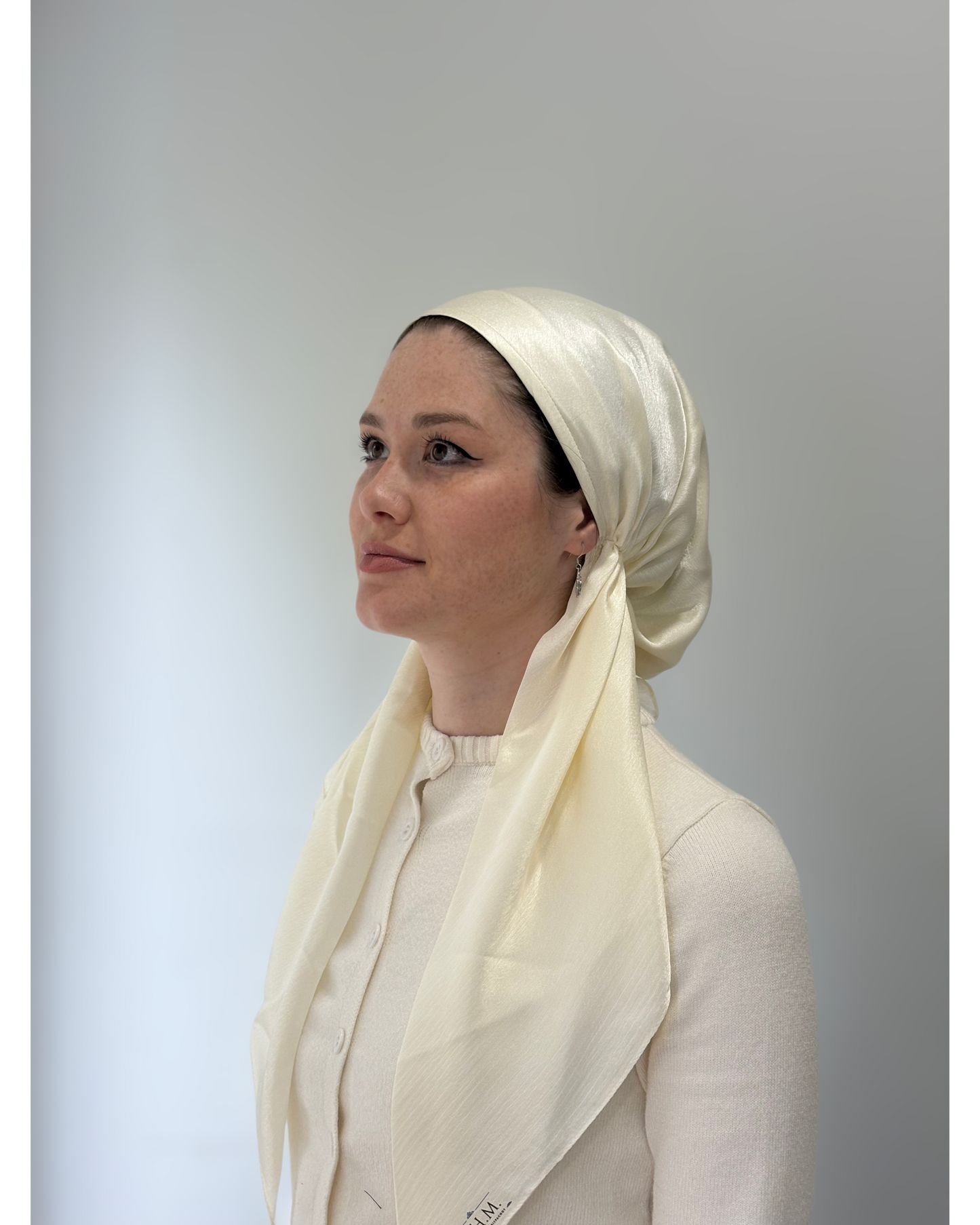 Signature Silky Adjustable Pretied Scarf - Keter Hayofi Mitpachot