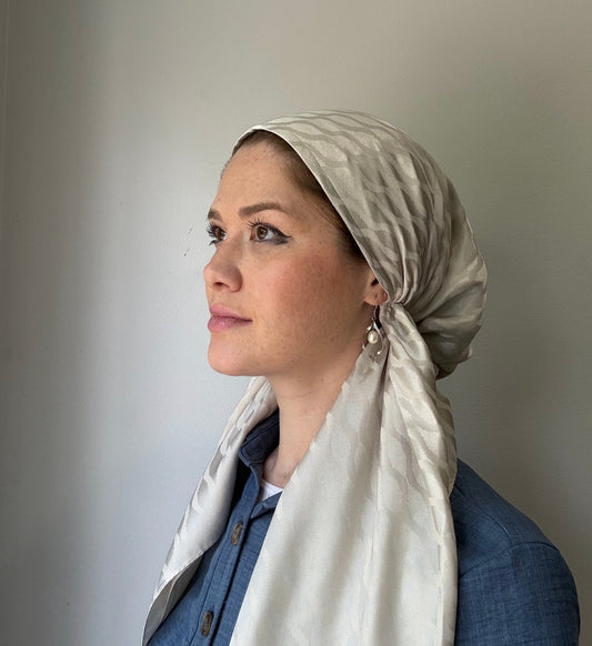 Ripple Jacquard Square Scarf - Keter Hayofi Mitpachot