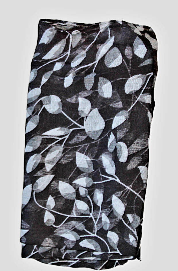 Square Scarf with Leaves - Keter Hayofi Mitpachot