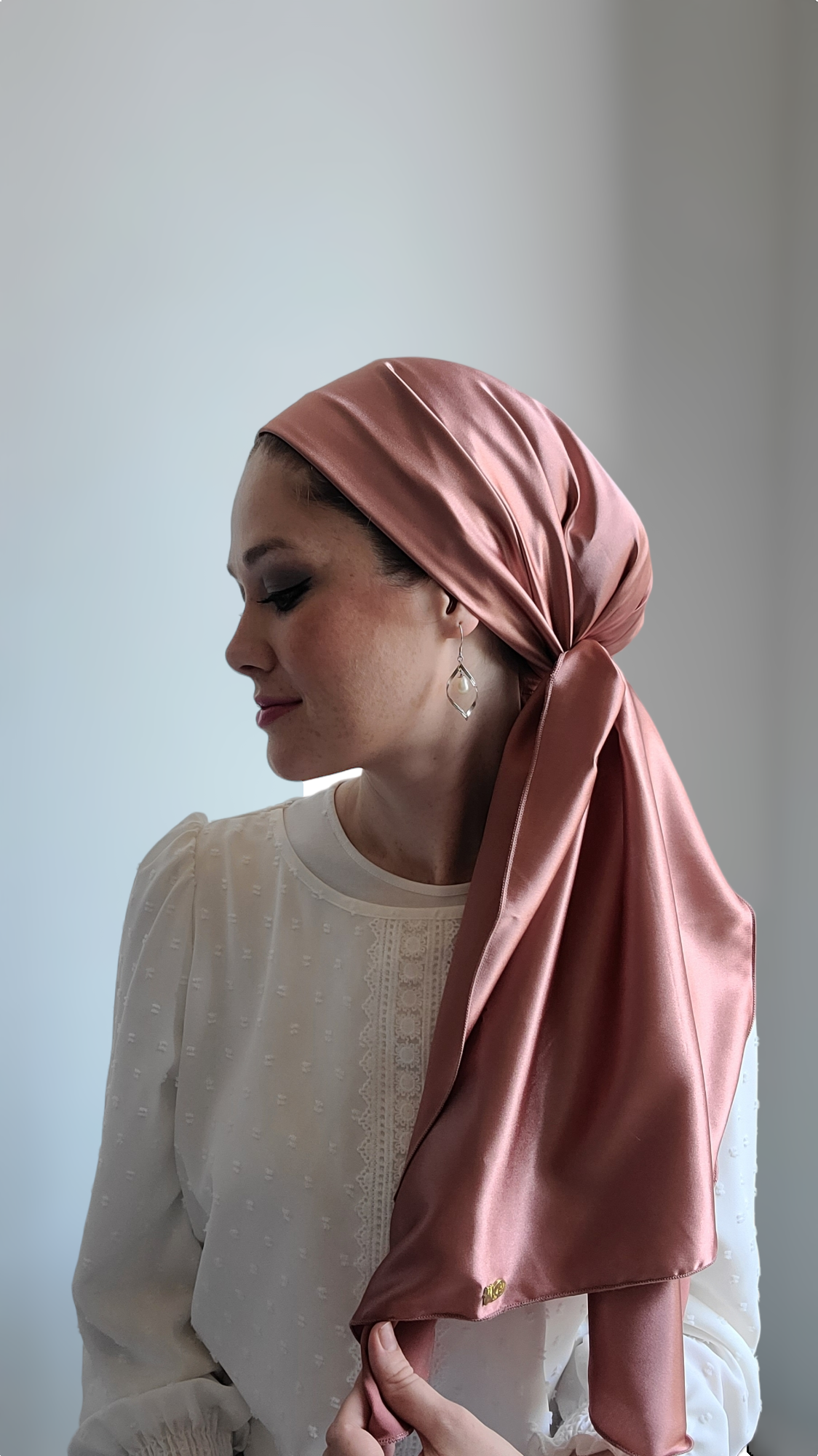 Rinati Lakel Blush Pink Satin Scarf - Keter Hayofi Mitpachot