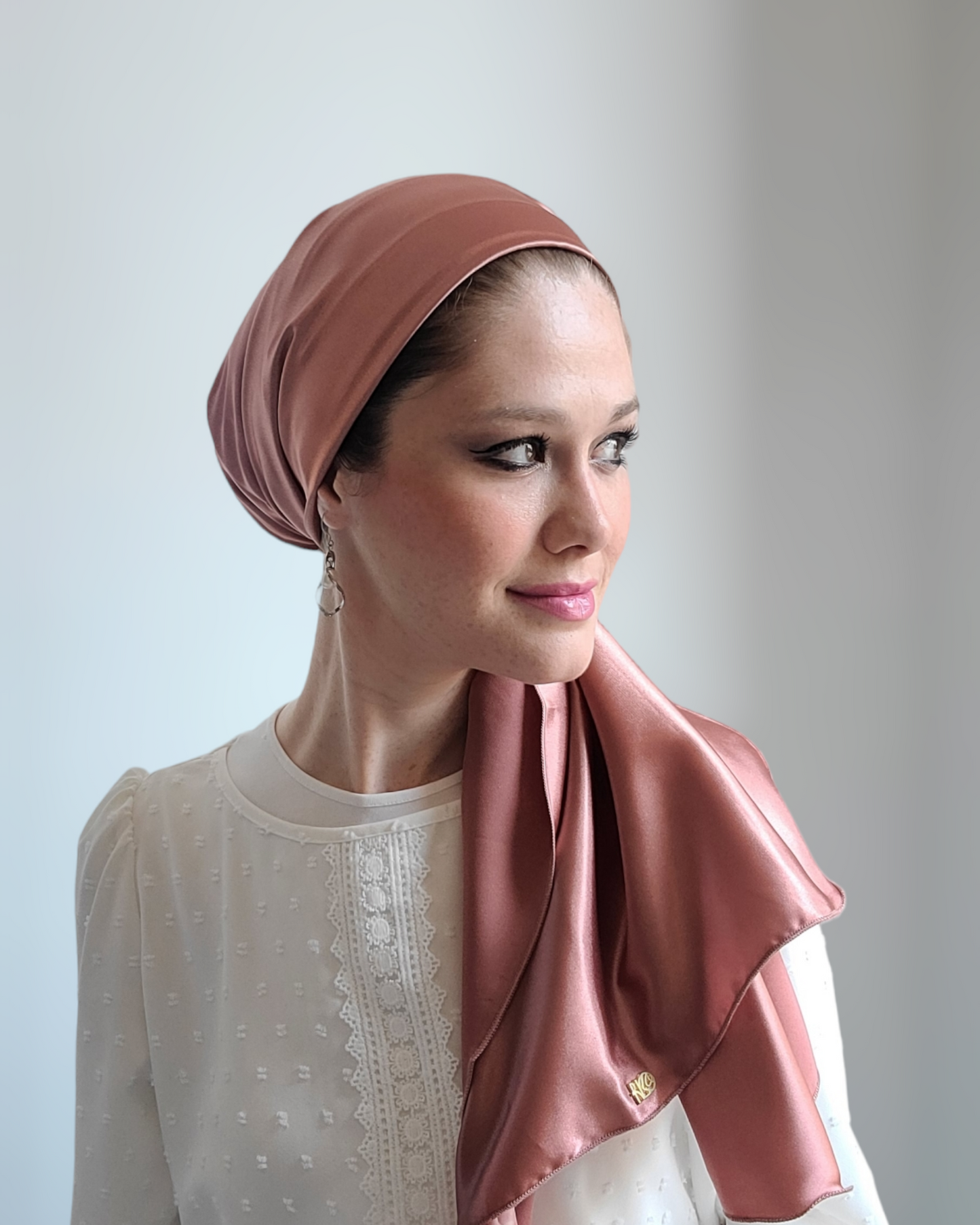 Rinati Lakel Blush Pink Satin Scarf - Keter Hayofi Mitpachot