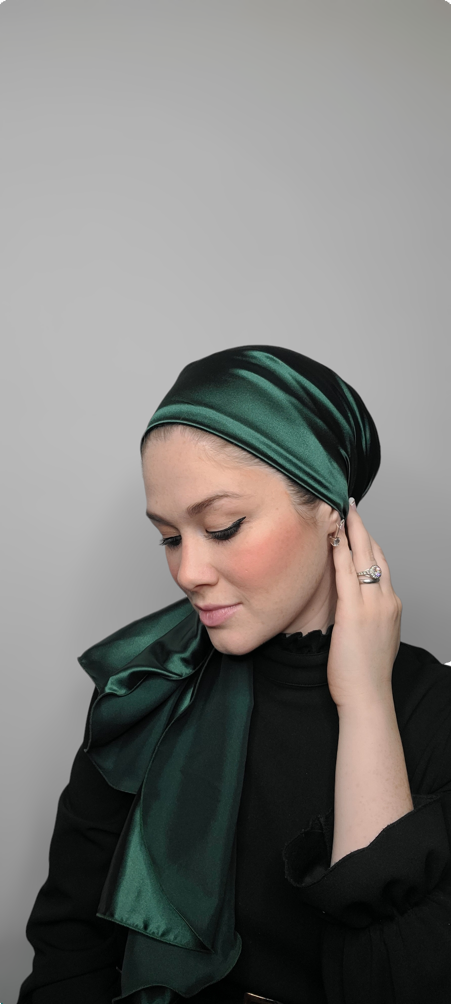 Rinati Lakel Emerald Green Satin Scarf with Scrunchie - Keter Hayofi Mitpachot