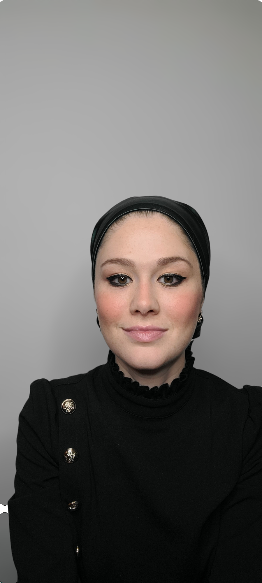 Rinati Lakel Emerald Green Satin Scarf with Scrunchie - Keter Hayofi Mitpachot