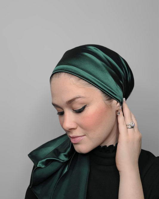 Rinati Lakel Emerald Green Satin Scarf with Scrunchie - Keter Hayofi Mitpachot