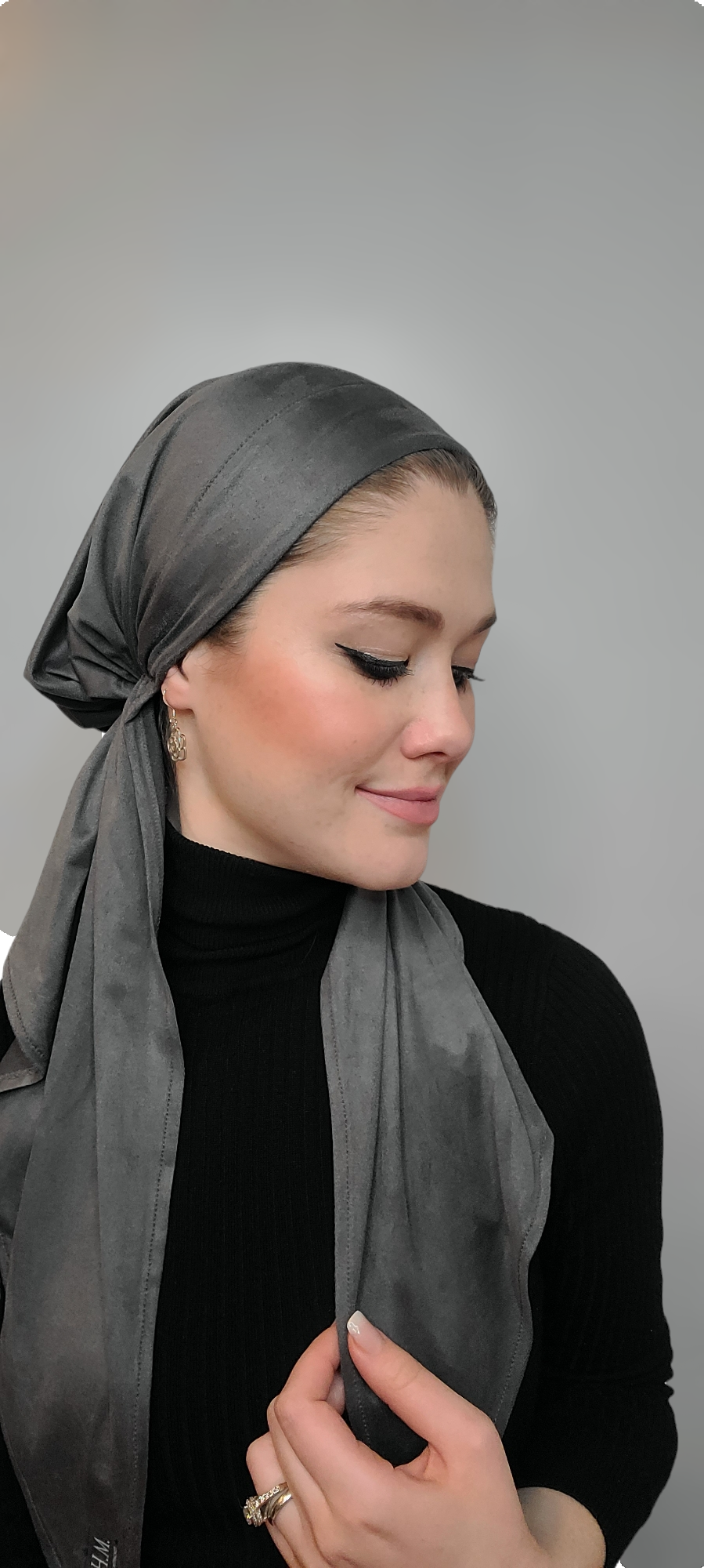 Faux Thin Suede Pretied Scarf - Keter Hayofi Mitpachot