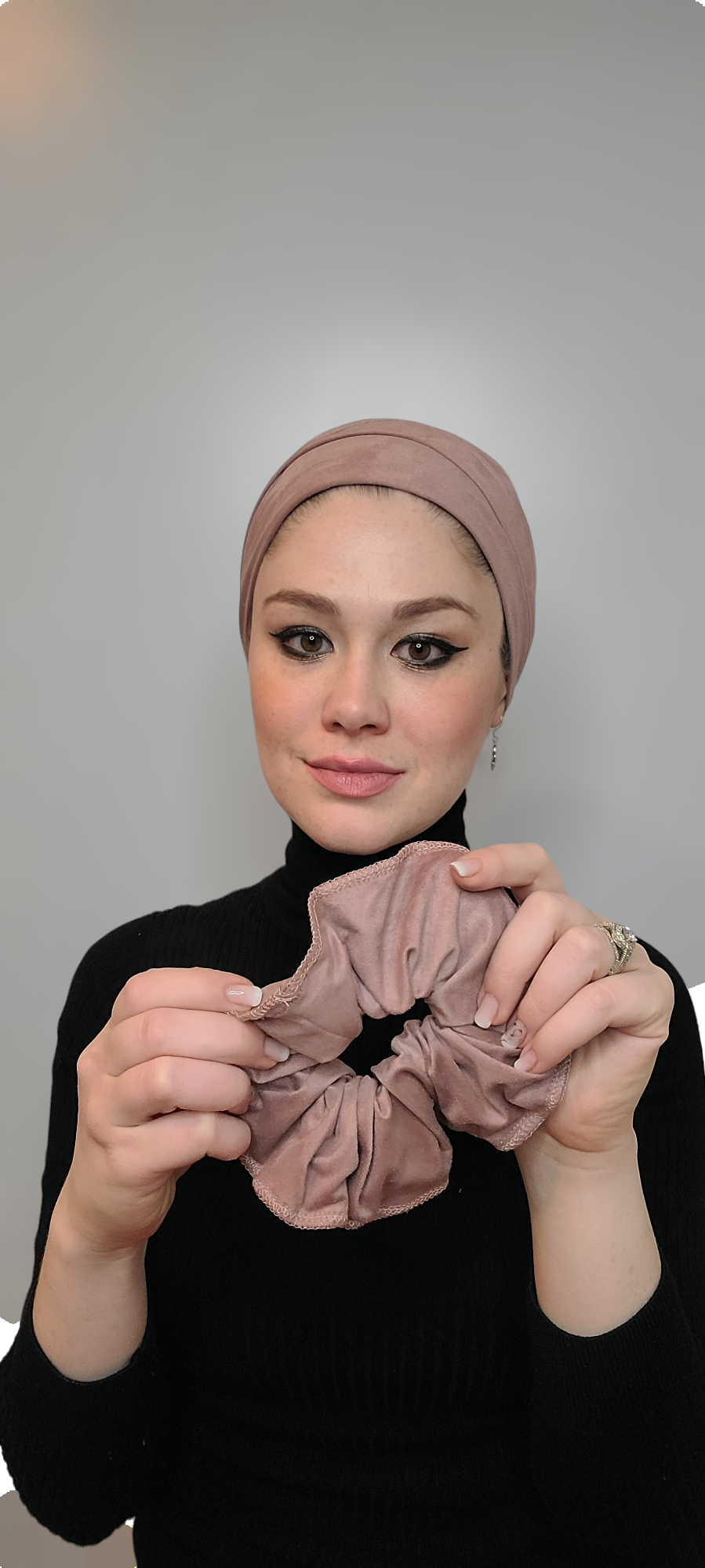 Suede Long Scarf with Scrunchie - Keter Hayofi Mitpachot