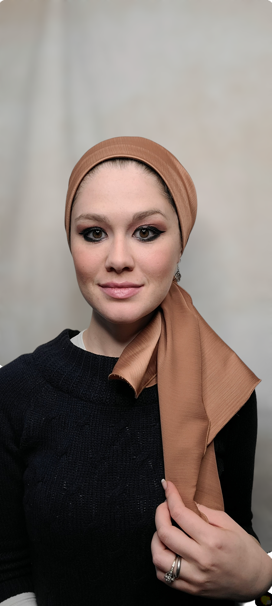 Rinati Lakel Solid Scarf with Scrunchie - Keter Hayofi Mitpachot