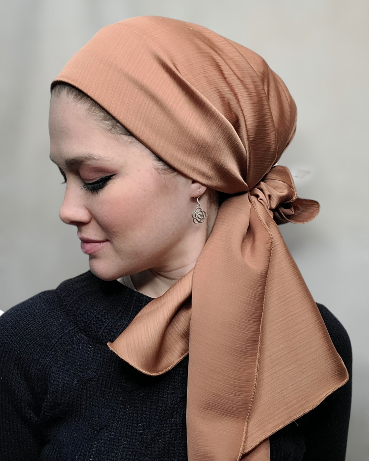 Rinati Lakel Solid Scarf with Scrunchie - Keter Hayofi Mitpachot