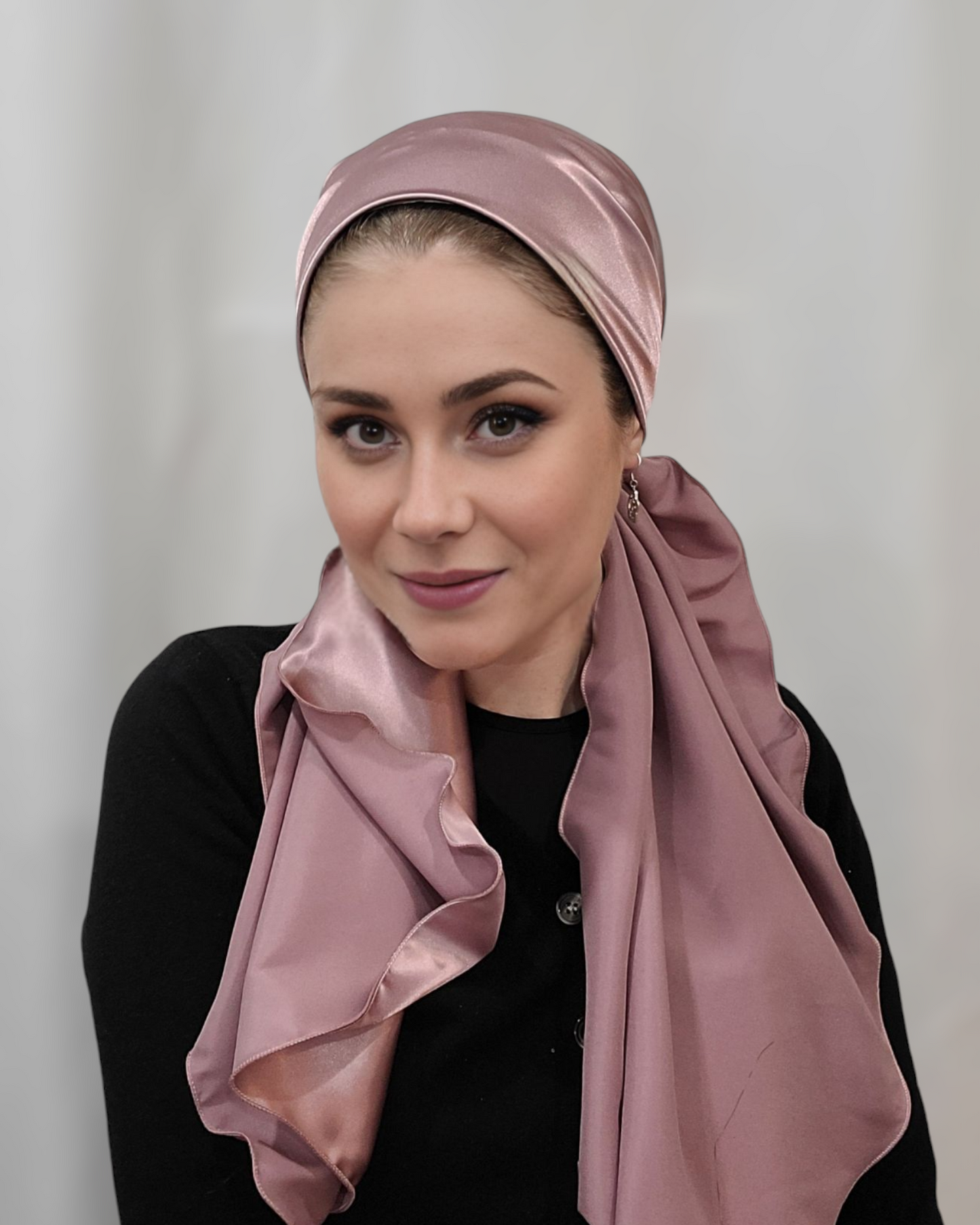 Rinati Lakel Silk Scarf with Scrunchie - Keter Hayofi Mitpachot