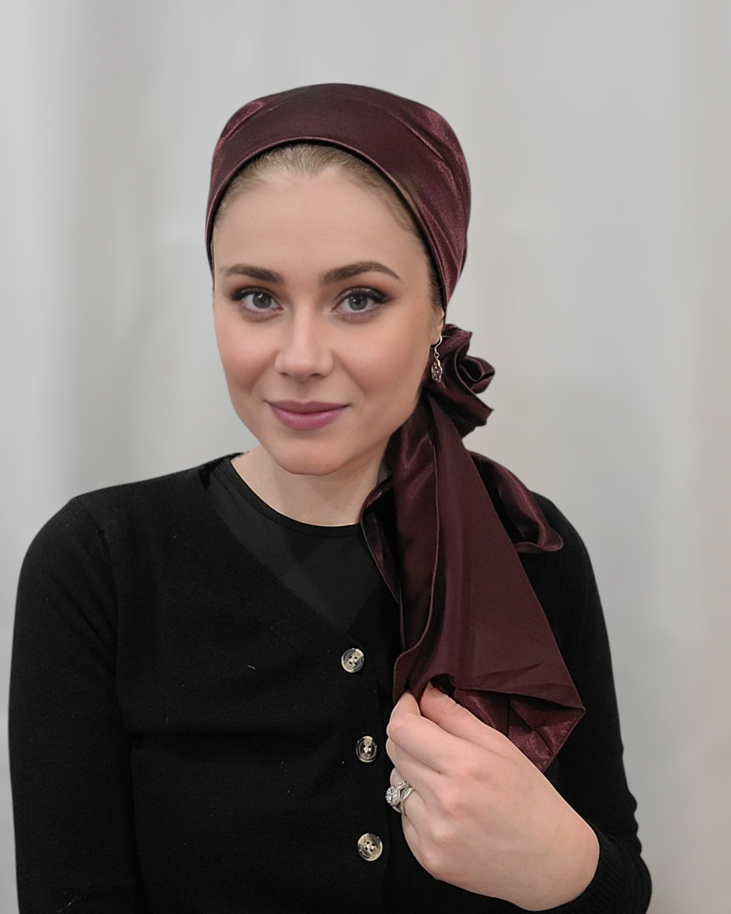 Rinati Lakel Silk Scarf with Scrunchie - Keter Hayofi Mitpachot