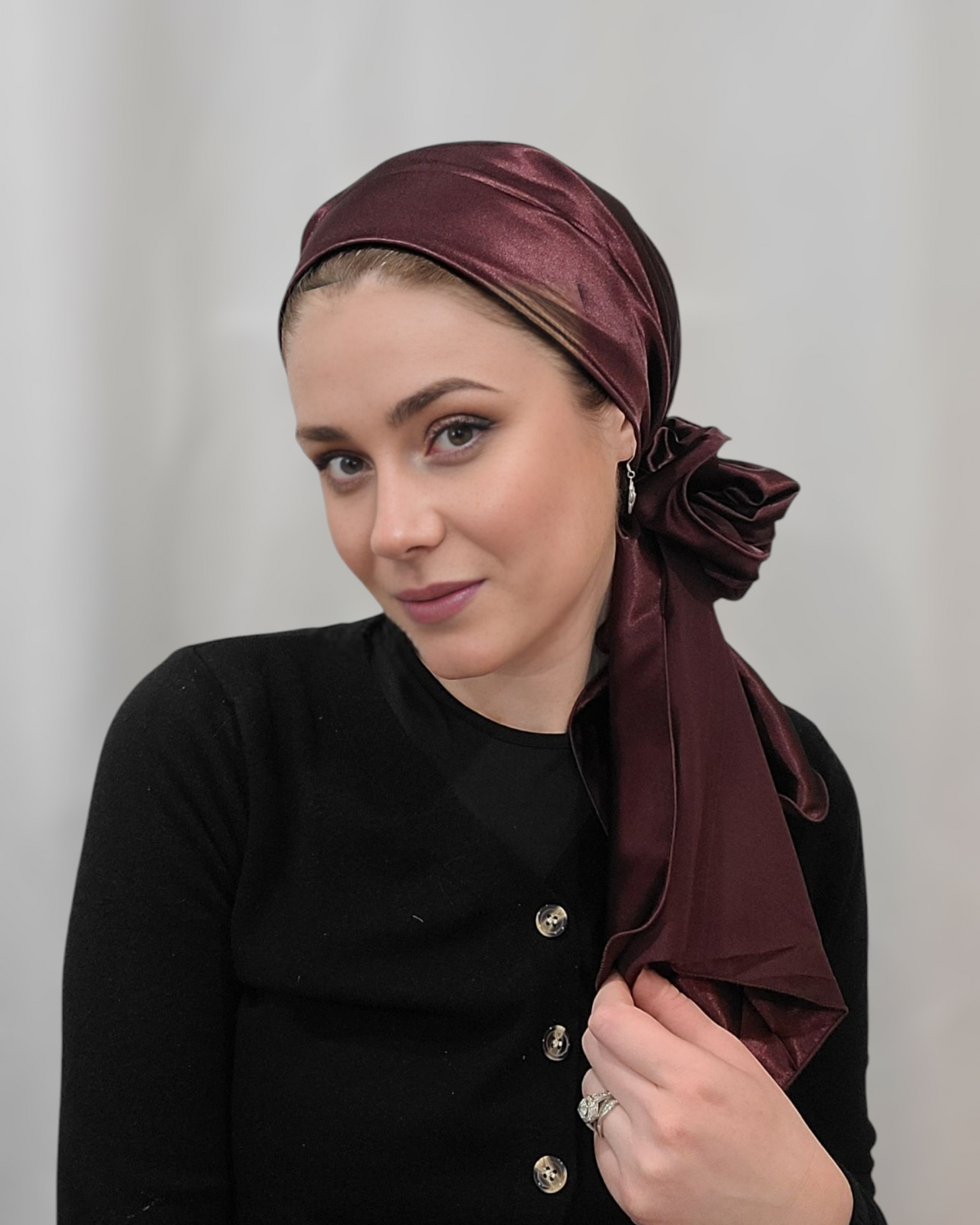 Rinati Lakel Silk Scarf with Scrunchie - Keter Hayofi Mitpachot