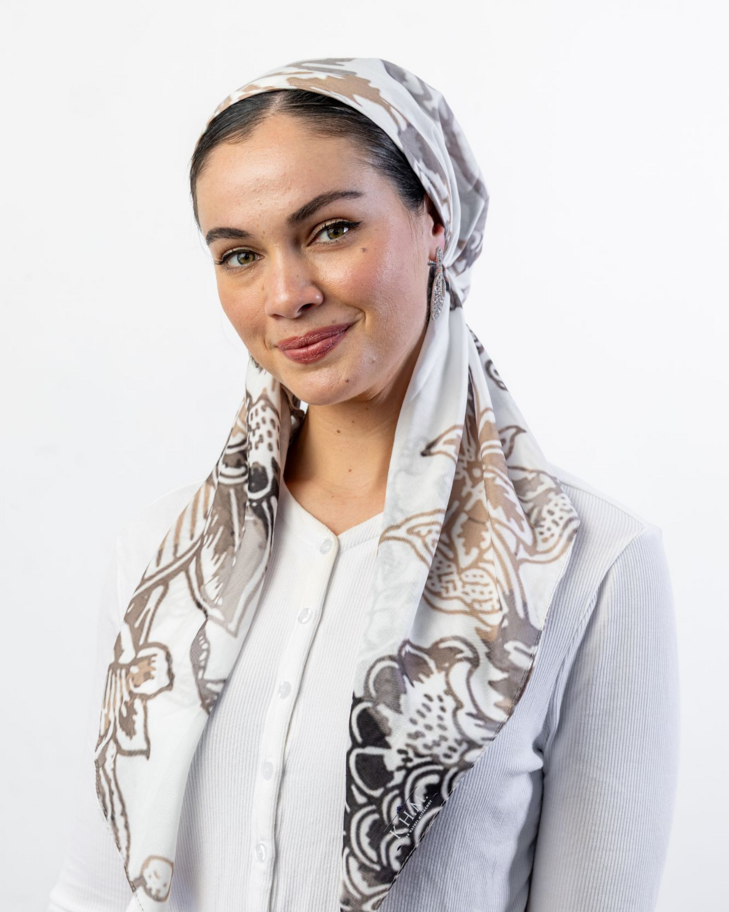 Floral Beige Triangle Scarf With Grip - Keter Hayofi Mitpachot