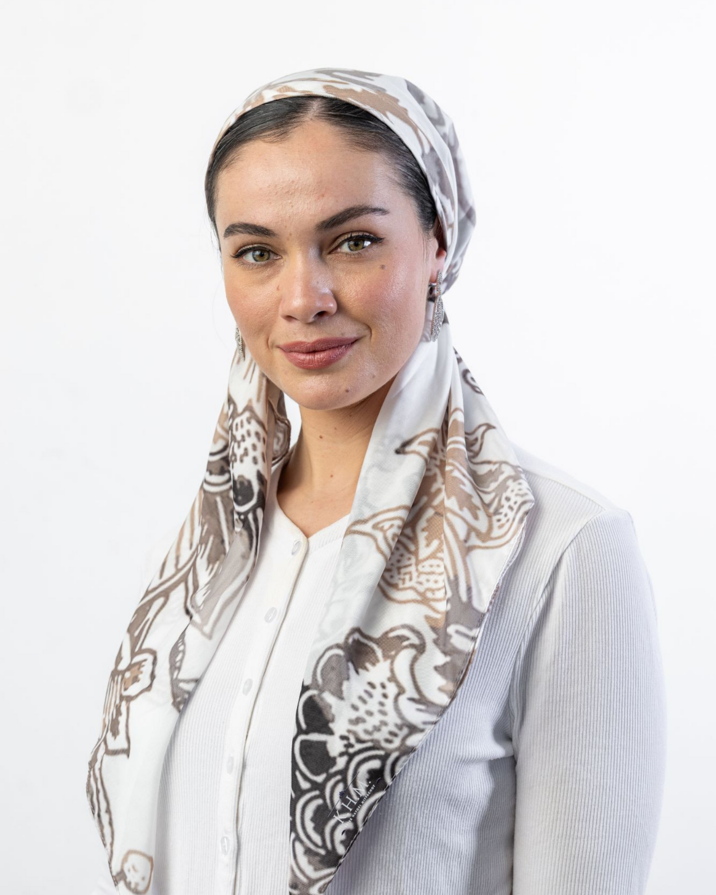 Floral Beige Triangle Scarf With Grip - Keter Hayofi Mitpachot