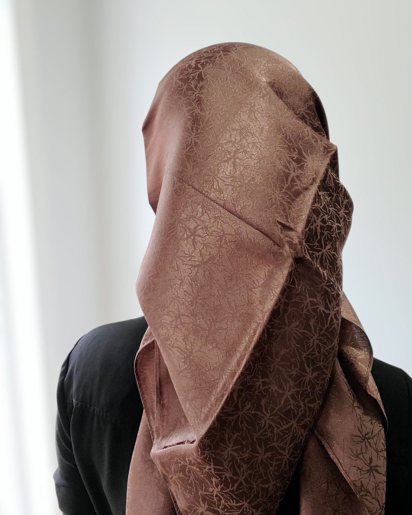 Textured Square Scarf With Shine - Keter Hayofi Mitpachot