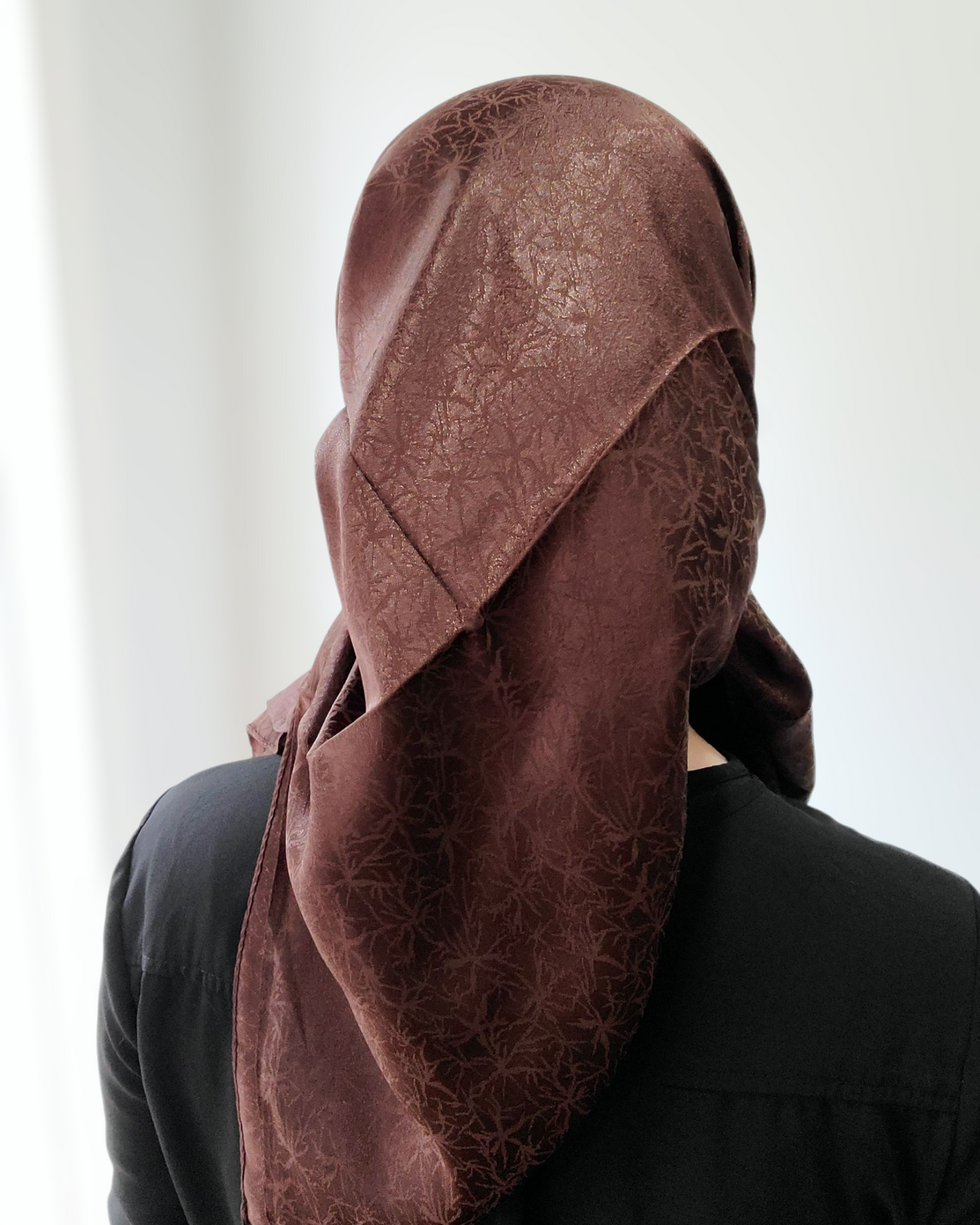 Textured Square Scarf With Shine - Keter Hayofi Mitpachot