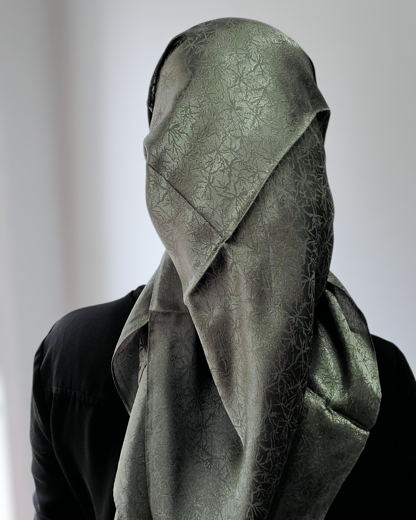 Textured Square Scarf With Shine - Keter Hayofi Mitpachot