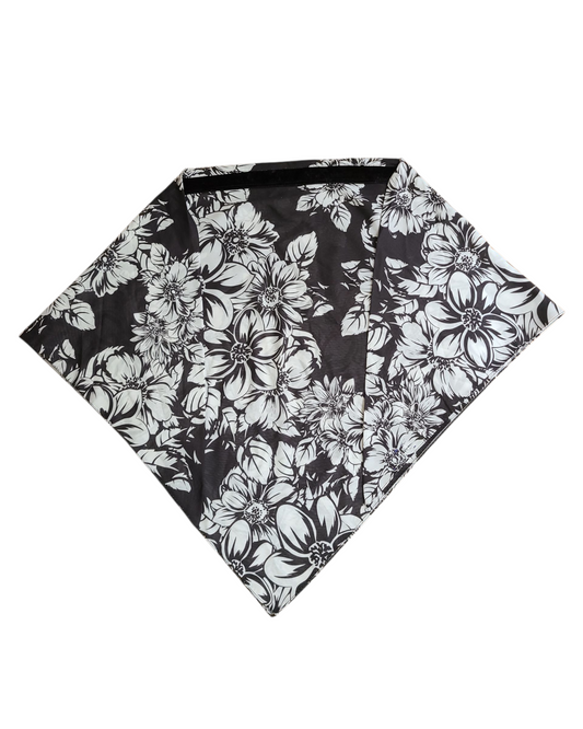 Midnight Dream Triangle Scarf With Grip - Keter Hayofi Mitpachot